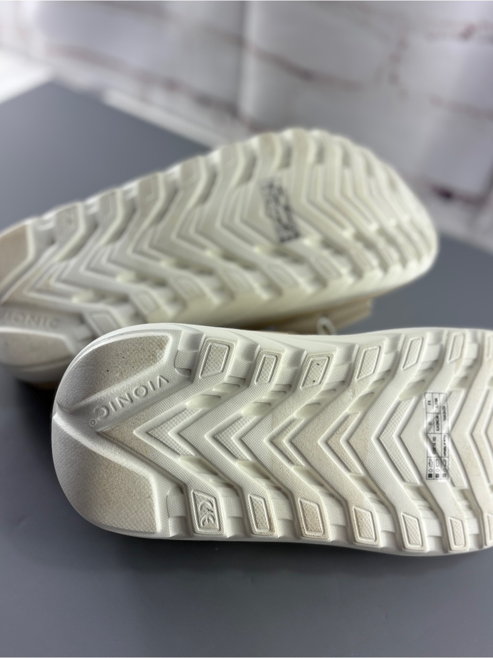 Vionic Renewal Men's / Women's Recovery Sandals Cream / White Size W 10 / M 8.5 - Picture 6 of 6